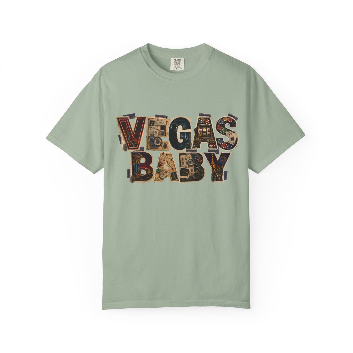 Vegas Baby T-Shirt — Retro Collage crime con 26 (no logo)