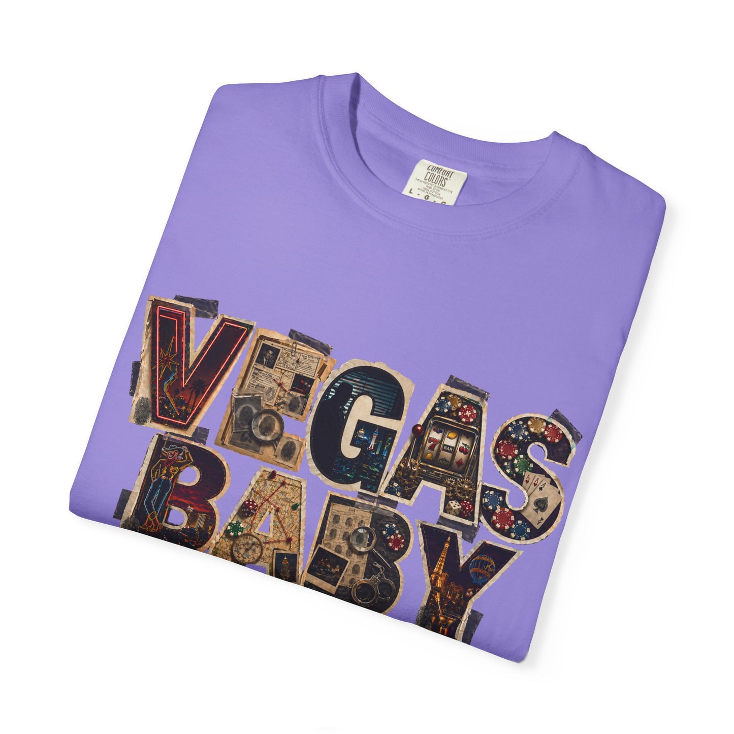 Vegas Baby T-Shirt — Retro Collage crime con 26 (no logo)