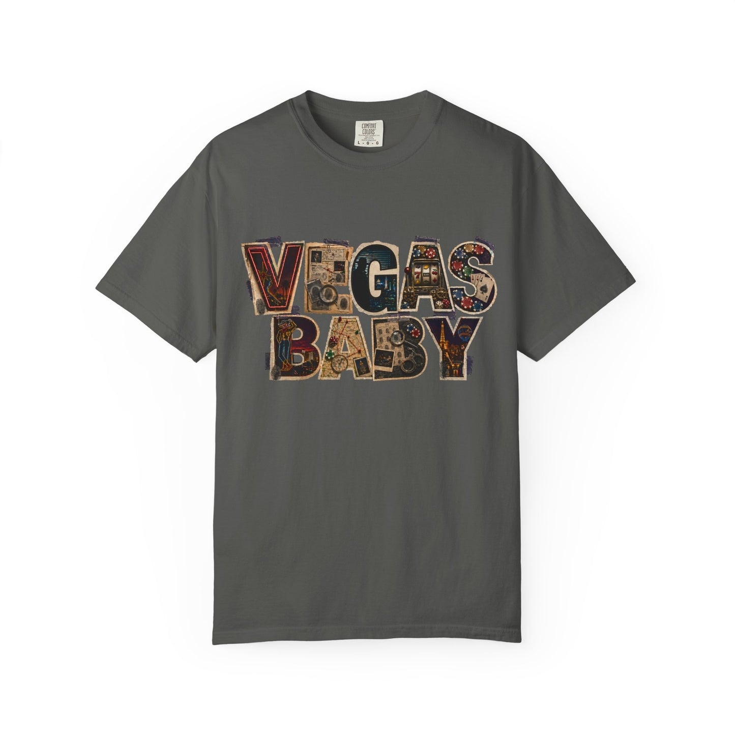 Vegas Baby T-Shirt — Retro Collage crime con 26 (no logo)