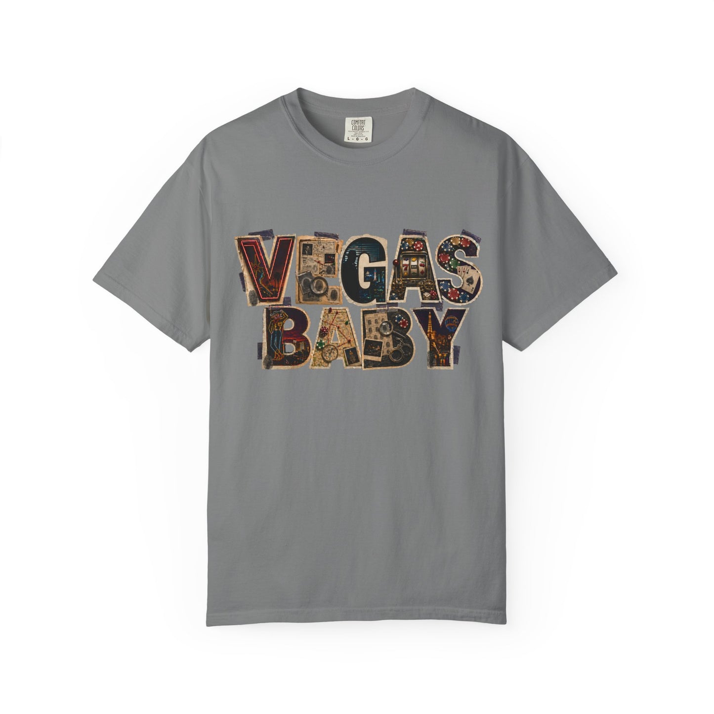Vegas Baby T-Shirt — Retro Collage crime con 26 (no logo)